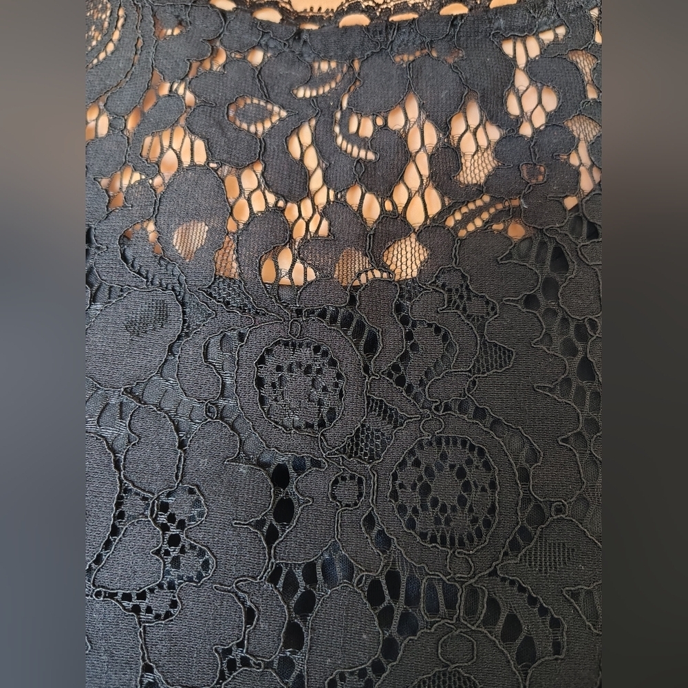 Isaac Mizrahi Black Lace Cold Shoulder Blouse Size XS - Picture 3 of 8